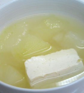 シブイ（冬瓜）のポカポカ生姜スープ